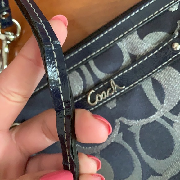 Coach wristlet - Picture 5 of 5